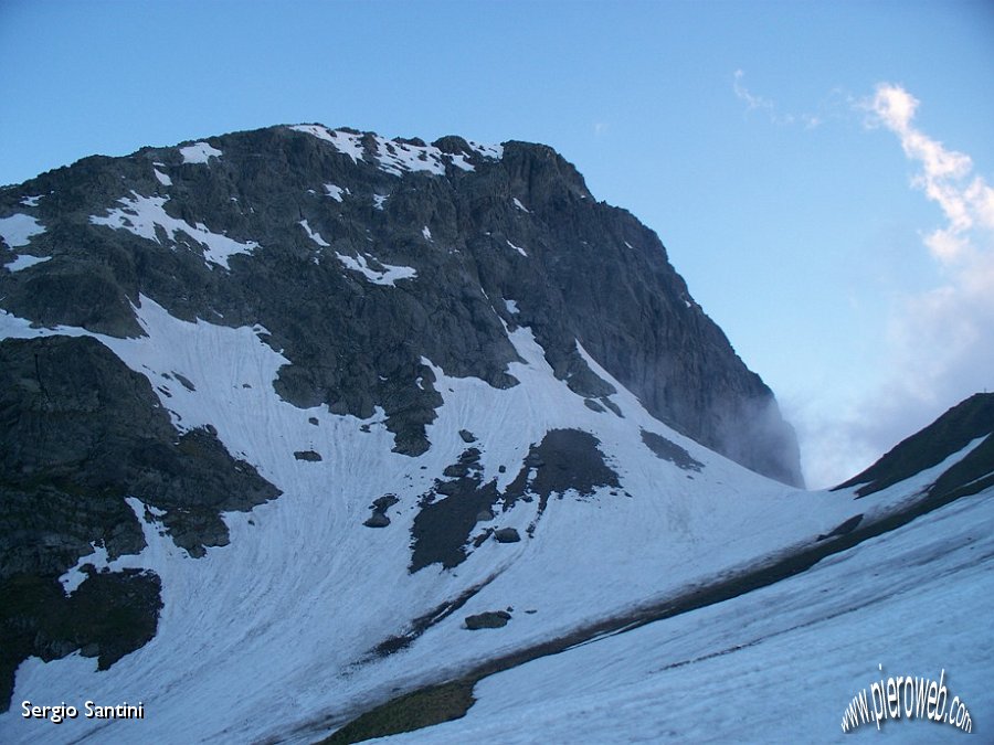 09 Passo di Valsecca e Poris visti da est ora senza nebbia.JPG